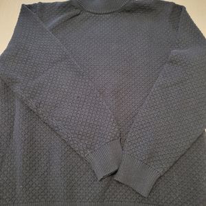 Mens Uniqlo sweater.